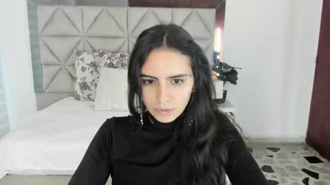 Snapshot of nina_pons chatting on 10-22-25, 08:08  Nina  online show from 10-22-25, 08:08