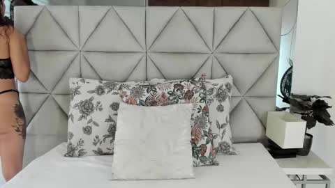  Nina  online show from 10-30-25, 08:53