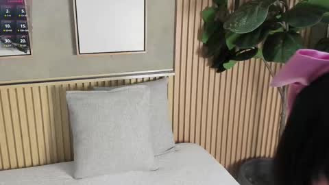 NINA online show from 09-16-25, 01:01