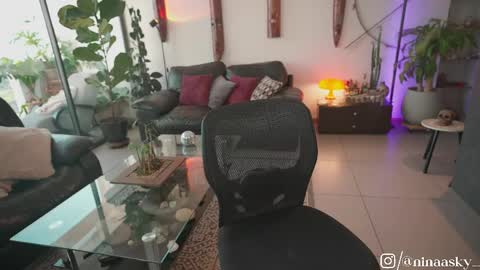 Snapshot of ninaa_sky chatting on 04-20-26, 09:38 online show from 04-20-26, 09:38