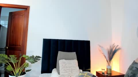 Nina online show from 02-19-25, 06:21
