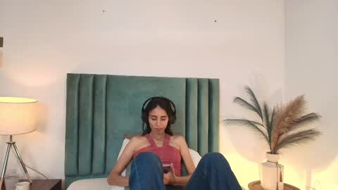 Nina online show from 10-01-25, 06:36