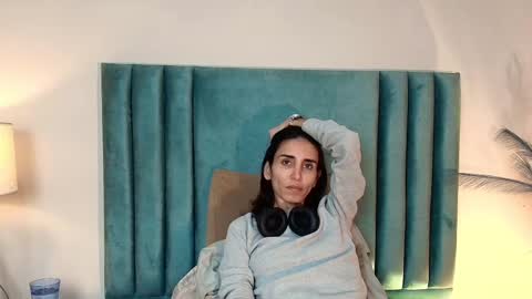Nina online show from 10-12-25, 04:39