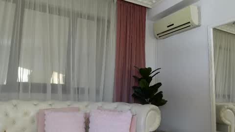 Snapshot of ninacrystal chatting on 05-30-26, 09:28 NinaCrystal online show from 05-30-26, 09:28
