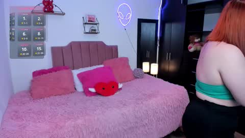 Snapshot of ninacurves chatting on 02-24-26, 07:12 Nina online show from 02-24-26, 07:12