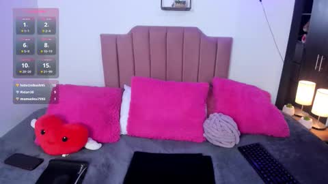 Snapshot of ninacurves chatting on 03-08-26, 08:18 Nina online show from 03-08-26, 08:18