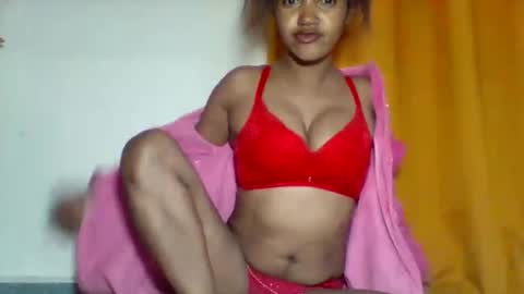 Snapshot of ninah_rise chatting on 09-22-25, 01:02 ninah_rise online show from 09-22-25, 01:02