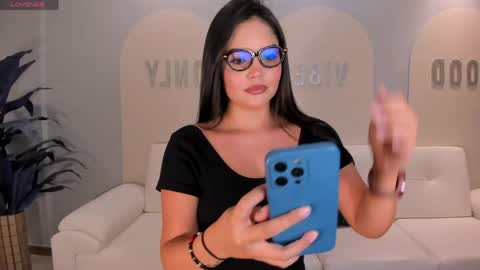 Snapshot of ninamichelle_ chatting on 05-12-26, 06:05 Nina online show from 05-12-26, 06:05