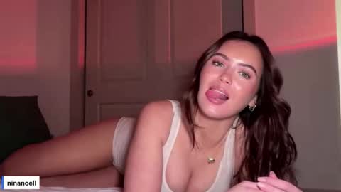 Snapshot of ninanoell chatting on 02-19-26, 12:39 Nina online show from 02-19-26, 12:39