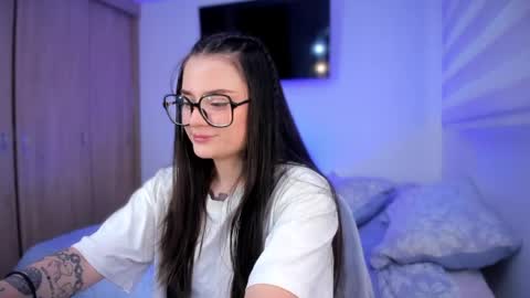 Snapshot of ninavolkov chatting on 04-01-26, 10:29 ninavolkov online show from 04-01-26, 10:29