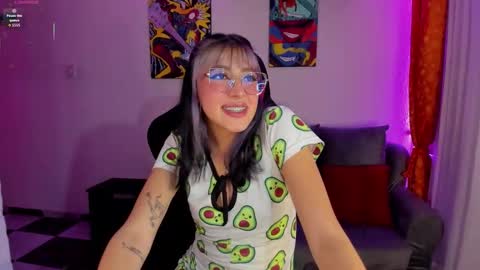 Snapshot of nirit3183 chatting on 01-12-26, 04:50 Daph J online show from 01-12-26, 04:50