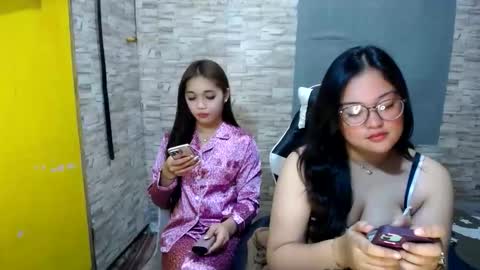 Snapshot of nitchiefucker chatting on 09-17-25, 03:24 Nadz online show from 09-17-25, 03:24