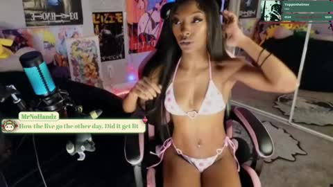 NIVIA WOLFE online show from 01-08-25, 02:25