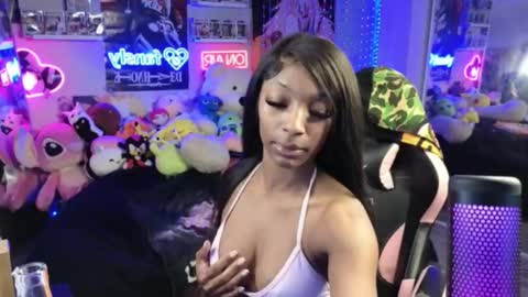 Snapshot of niviawolfe chatting on 12-22-25, 02:30 NIVIA WOLFE online show from 12-22-25, 02:30