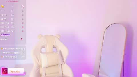 Nicki  online show from 06-25-26, 05:12