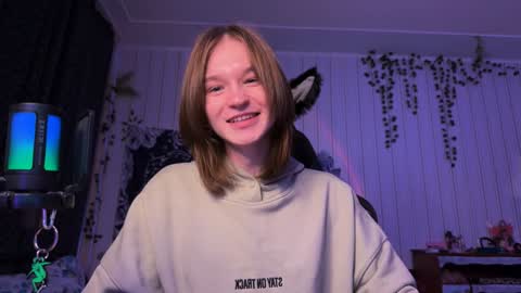 Snapshot of nloraaa chatting on 12-14-24, 01:28 Tears Lora online show from 12-14-24, 01:28