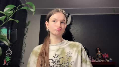 Snapshot of nloraaa chatting on 03-05-25, 10:10 Tears Lora online show from 03-05-25, 10:10