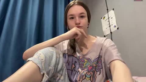 Snapshot of nloraaa chatting on 12-21-25, 11:28 Tears Lora online show from 12-21-25, 11:28