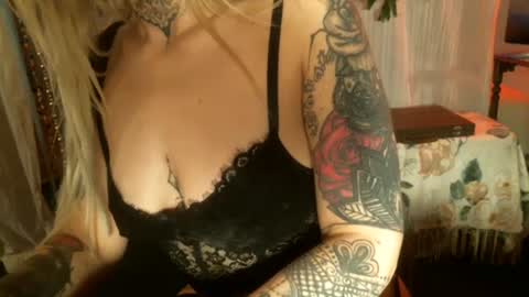 Snapshot of no_facequeen chatting on 01-20-25, 06:42 Leah online show from 01-20-25, 06:42