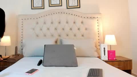 NATHALIA MORENO online show from 04-27-26, 12:25