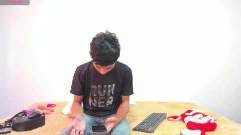 Snapshot of noah1118 chatting on 03-25-26, 06:36 Noah online show from 03-25-26, 06:36