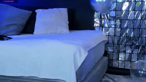 Noah  online show from 11-18-25, 03:45