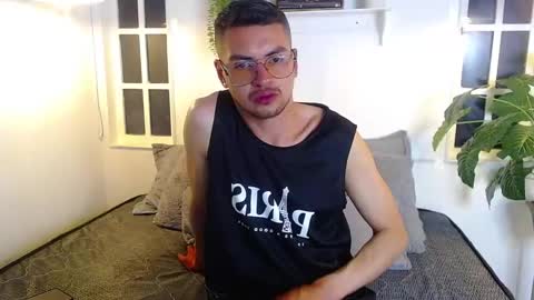 Snapshot of noah__20 chatting on 10-31-25, 01:50 Noah online show from 10-31-25, 01:50