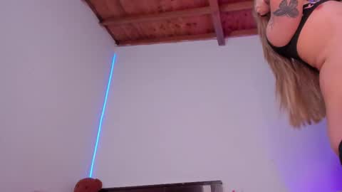 Snapshot of noah_beck42 chatting on 02-15-26, 03:47 Sara online show from 02-15-26, 03:47