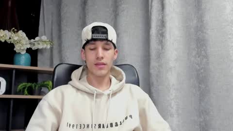 Snapshot of noah_brigth chatting on 02-21-25, 12:16 Noah Brigth online show from 02-21-25, 12:16