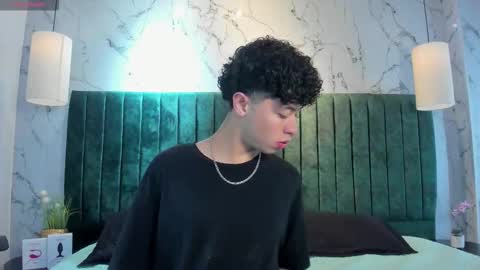 noah_dupont_ online show from 10-12-25, 01:21