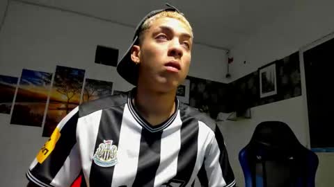 noah_flynn1 online show from 10-28-25, 06:17