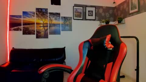 noah_flynn1 online show from 12-04-25, 12:03