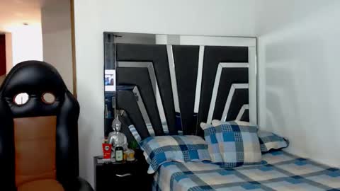 Noah Harris01 online show from 12-17-25, 12:55