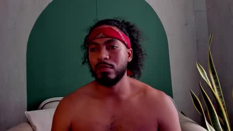 Snapshot of noah_jones__ chatting on 10-30-25, 05:35 Noah online show from 10-30-25, 05:35