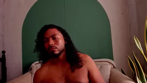 Snapshot of noah_jones__ chatting on 11-08-25, 06:29 Noah online show from 11-08-25, 06:29