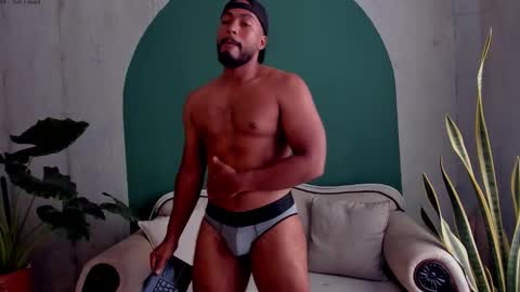 Snapshot of noah_jones__ chatting on 11-11-25, 03:56 Noah online show from 11-11-25, 03:56