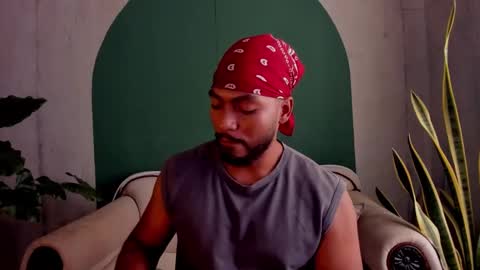 Snapshot of noah_jones__ chatting on 11-12-25, 04:18 Noah online show from 11-12-25, 04:18