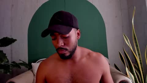 Snapshot of noah_jones__ chatting on 11-15-25, 04:58 Noah online show from 11-15-25, 04:58