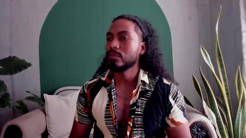 Snapshot of noah_jones__ chatting on 11-19-25, 04:51 Noah online show from 11-19-25, 04:51