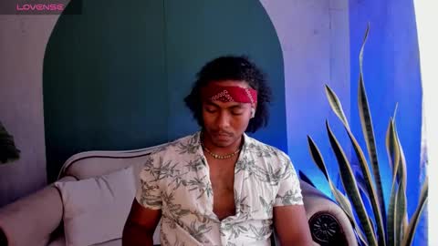 Snapshot of noah_jones__ chatting on 11-26-25, 09:27 Noah online show from 11-26-25, 09:27