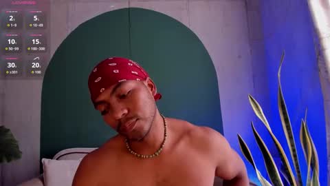 Snapshot of noah_jones__ chatting on 11-28-25, 05:26 Noah online show from 11-28-25, 05:26