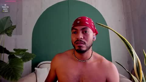 Snapshot of noah_jones__ chatting on 12-15-25, 05:28 Noah online show from 12-15-25, 05:28