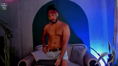 Snapshot of noah_jones__ chatting on 02-11-26, 06:24 Noah online show from 02-11-26, 06:24