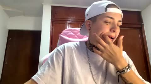 Snapshot of noah_martini chatting on 01-25-25, 02:37 noah hehim online show from 01-25-25, 02:37