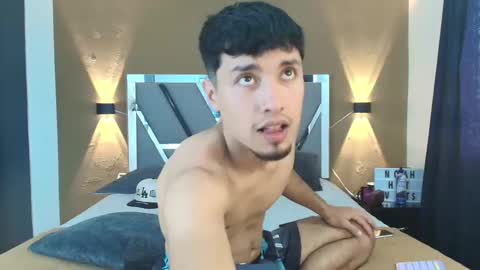 Snapshot of noah_smith05 chatting on 03-12-26, 09:32 noah online show from 03-12-26, 09:32