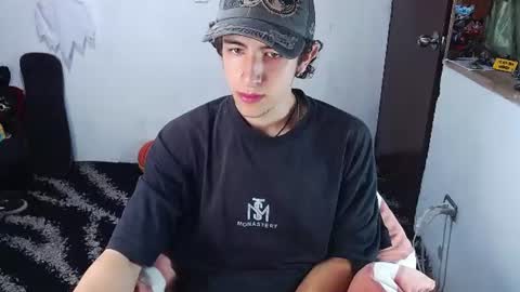 Snapshot of noah_sokolov_ chatting on 06-16-26, 07:49 Kervs online show from 06-16-26, 07:49