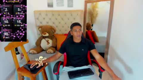 Snapshot of noah_sthone chatting on 01-12-26, 03:23 N O AH - S T H O N E online show from 01-12-26, 03:23