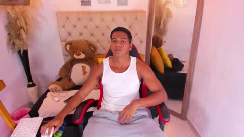 Snapshot of noah_sthone chatting on 01-19-26, 03:10 N O AH - S T H O N E online show from 01-19-26, 03:10