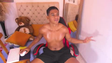 Snapshot of noah_sthone chatting on 02-05-26, 04:28 N O AH - S T H O N E online show from 02-05-26, 04:28