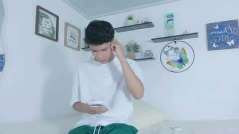 Snapshot of noah_tyler_ chatting on 07-08-26, 07:51 noah tyler online show from 07-08-26, 07:51